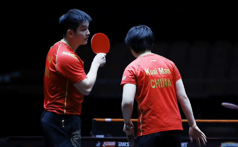 姆在场上冷 姆在场上冷